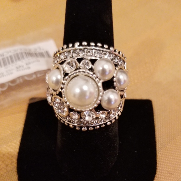 Paparazzi silver and white ring - Picture 2 of 3